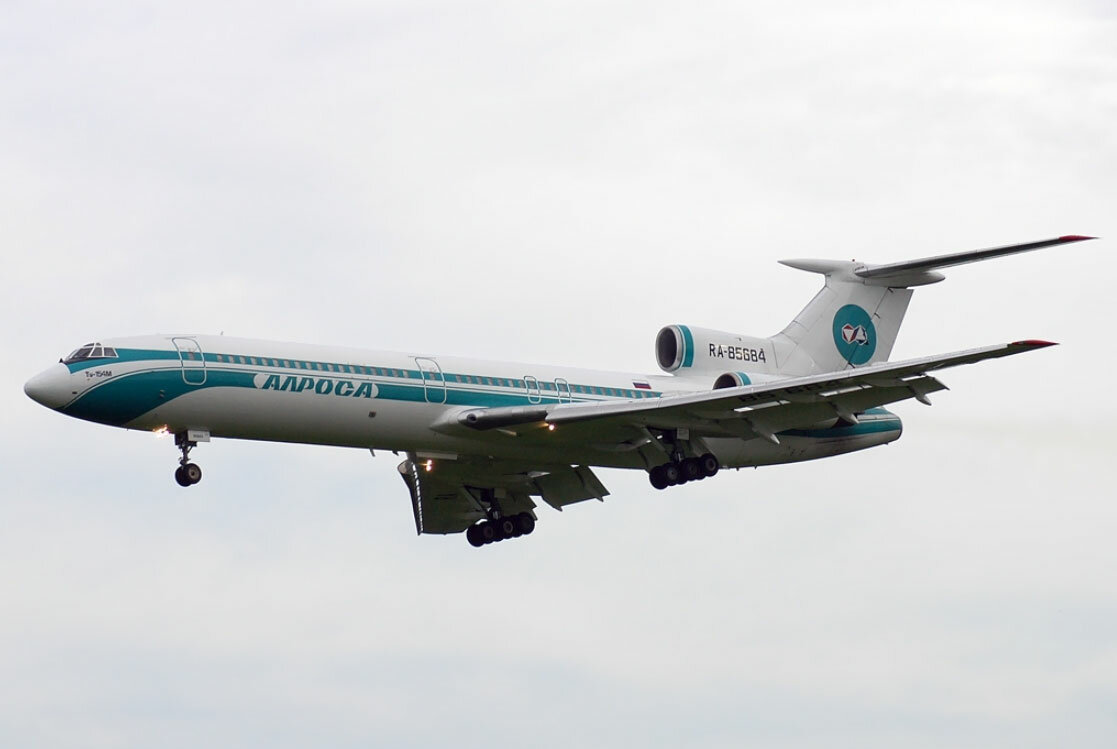 Самолет Ту-154 авиакомпании «Алроса»