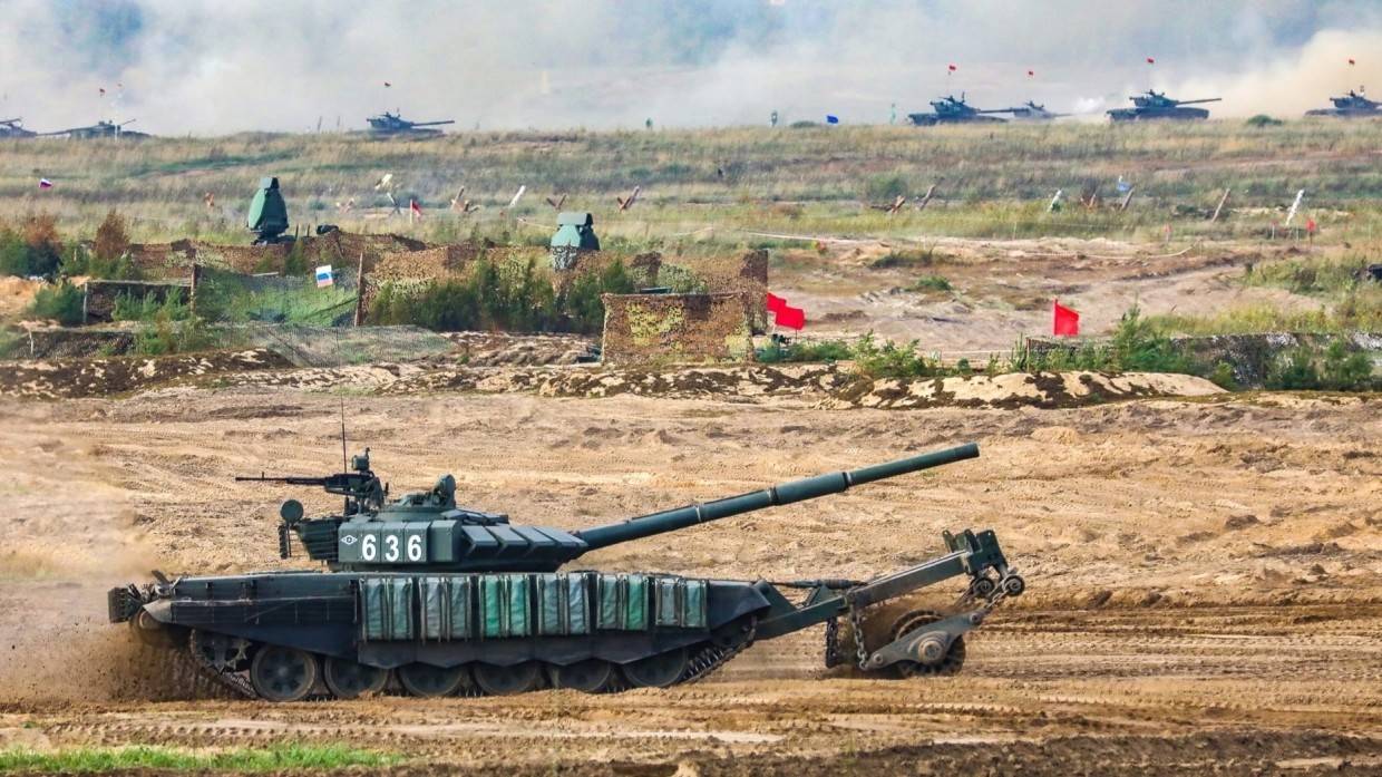 Танкисты ЗВО уничтожили бронетехнику «противника» на учениях в Подмосковье
