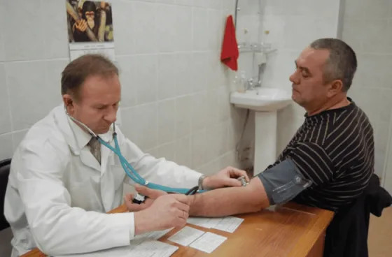 По этим пяти признакам нарколог узнает, что человек часто пьет алкоголь