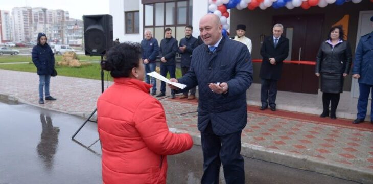 В Евпатории ключи от квартир получили граждане из числа реабилитированных народов Крыма