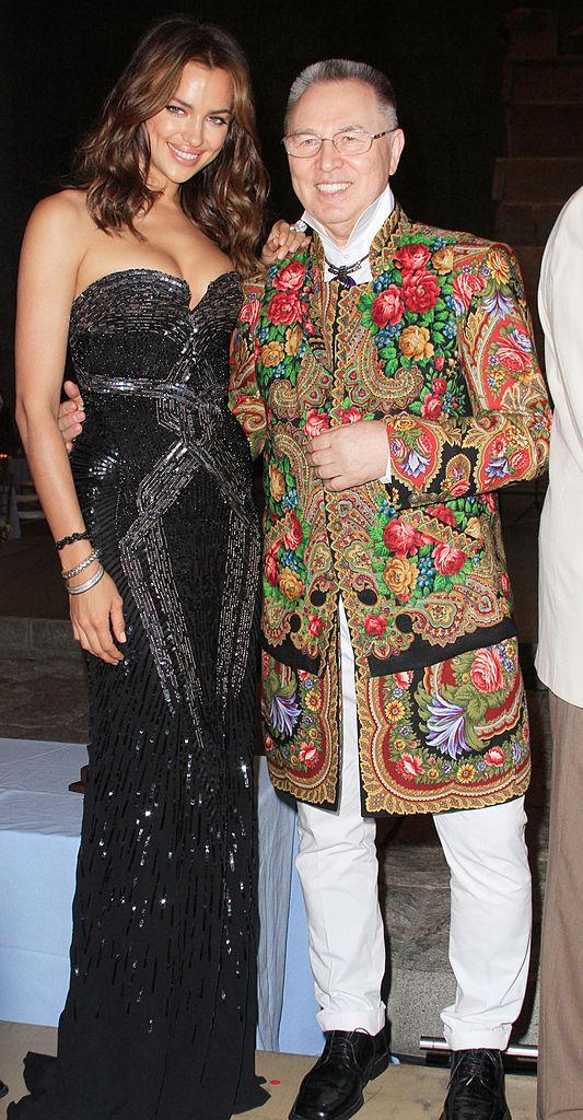 9 вещей, которые подарил нам модельер Вячеслав Зайцев andreas rentz,format-article,getty imageskak,getty imagesединственный,loreal paris,компания,marcel thomas,noindex,paris match,журнал,slava zaitsev,Алла Пугачева,всемирный фестиваль моды,город москва,Вячеслав Зайцев,галерея современного искусства,город варшава,Галина Волчек,г,Москва [1405113],государственная третьяковская галерея (третьяковка),музей,город москва,Егор Зайцев,Знаменитости,людмила зыкина,людмила путина,майя плисецкая,международный музыкальный фестиваль,михаил горбачев,музей прадо,город мадрид,оксана шипилова,Петр Тодоровский,Пьер Карден,Раиса Горбачева,Светлана Жильцова,театр моды,цех общесоюзного дома моделей; всемирный фестиваль моды,город москва,эдита пьеху,экспериментально техническая швейная фабрика,город бабушкин