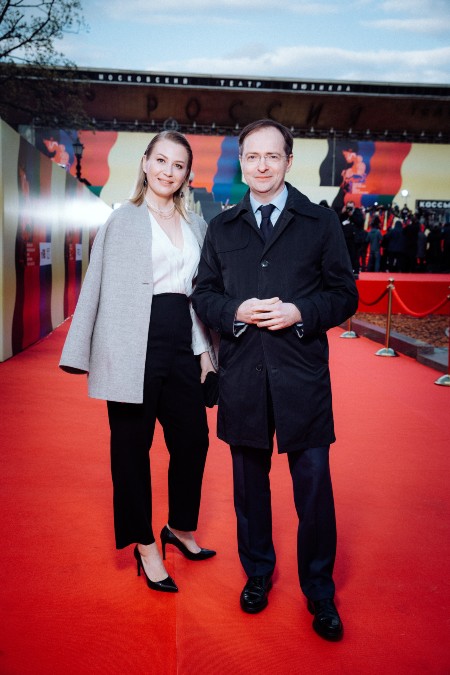 Светлана Иванова, Милош Бикович, Александр Петров и другие на церемонии закрытия ММКФ-2021 Светлана Иванова, Милош Бикович, Александр Петров и другие на церемонии закрытия ММКФ-2021 Звезды,Красная дорожка