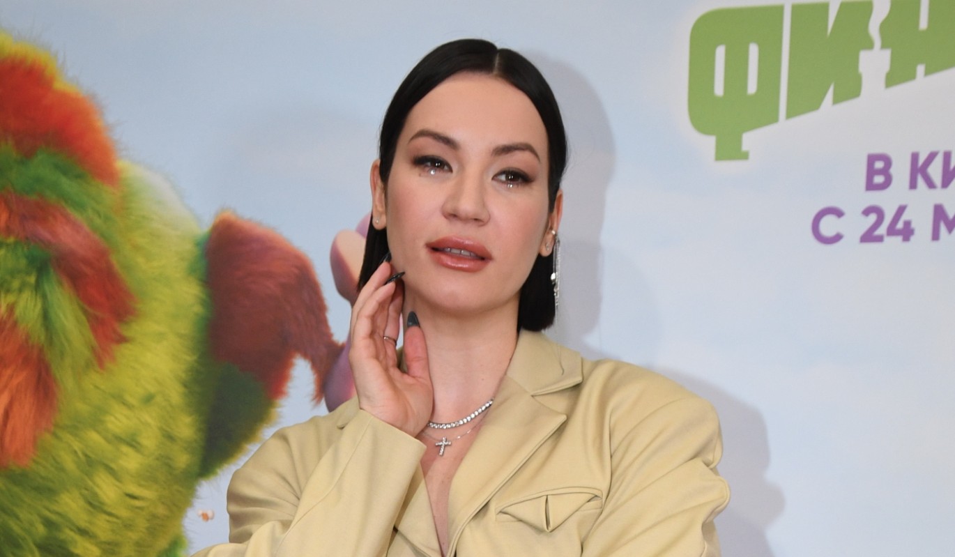 Какие предметы сдавать на актера. Какие предметы сдавать на учителя. Какие предметы нужно сдавать на фармацевта. Журналистика ведущая. Что сдавать на телеведущего.