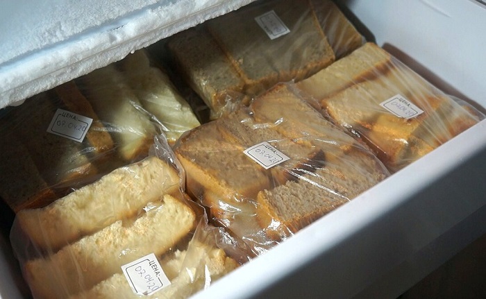 Не в холодильнике: 4 способа, как хранить хлеб, чтобы он дольше оставался свежим и мягким будет, можно, хлеба, батон, Также, кусочки, хранить, быстро, несколько, хранения, холодильнике, пакет, внутри, которые, положить, нужно, продуктов, оставаться, свежим, лежать