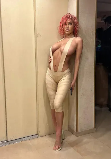 В клипе Канье Уэста снялся двойник Майкла Джексона Цензори, Бьянка, Канье, клипа, начала, публике, Уэста, Father, стала, Трэвисом, Скоттом, видео, ЦензориНапомним, сотрудница, бренда, Yeezy, после, поженились, конце, вскоре