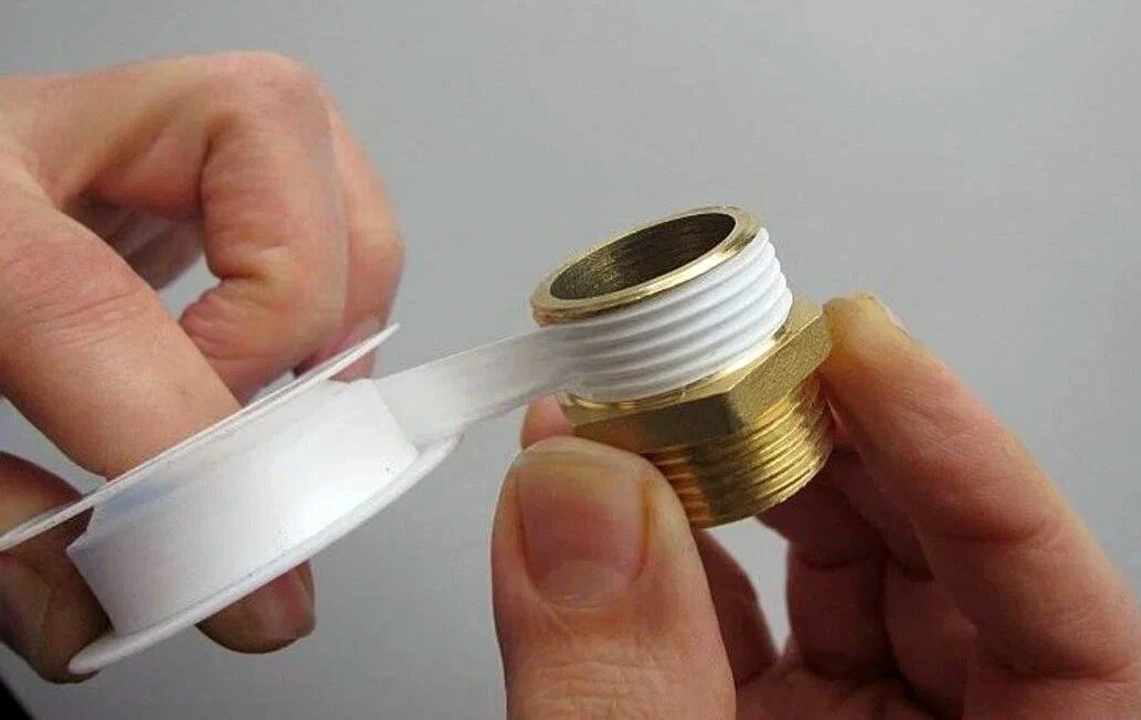 Сколько нужно наматывать ФУМ-ленты на соединение, чтобы не лопнула резьба при закручивании, и не потекло соединение