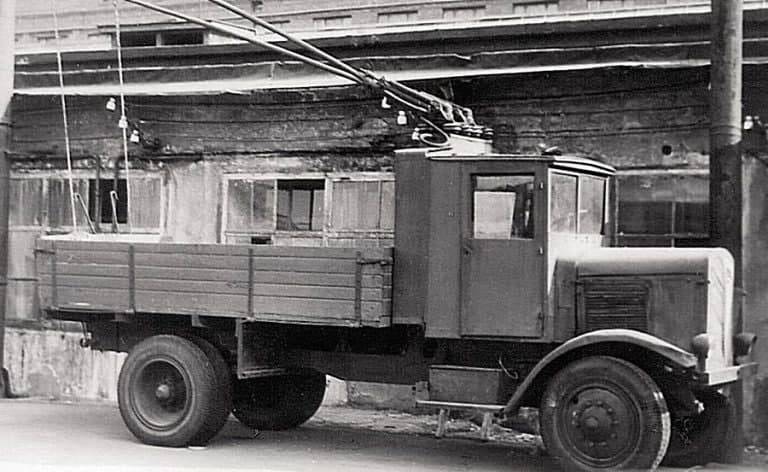 Первые грузовые электромобили. Троллейвозы оружие