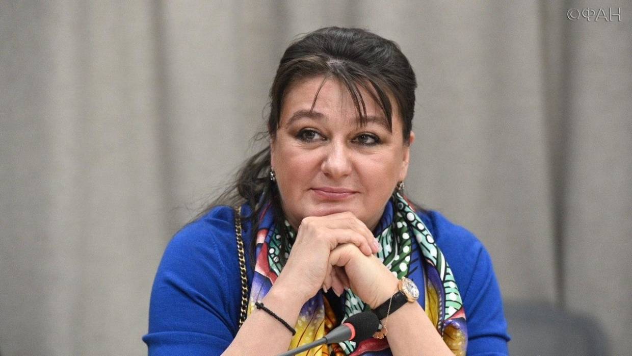 Кусок в горло не лез: Мельникова не смогла весело отпраздновать Новый год из-за смерти мамы