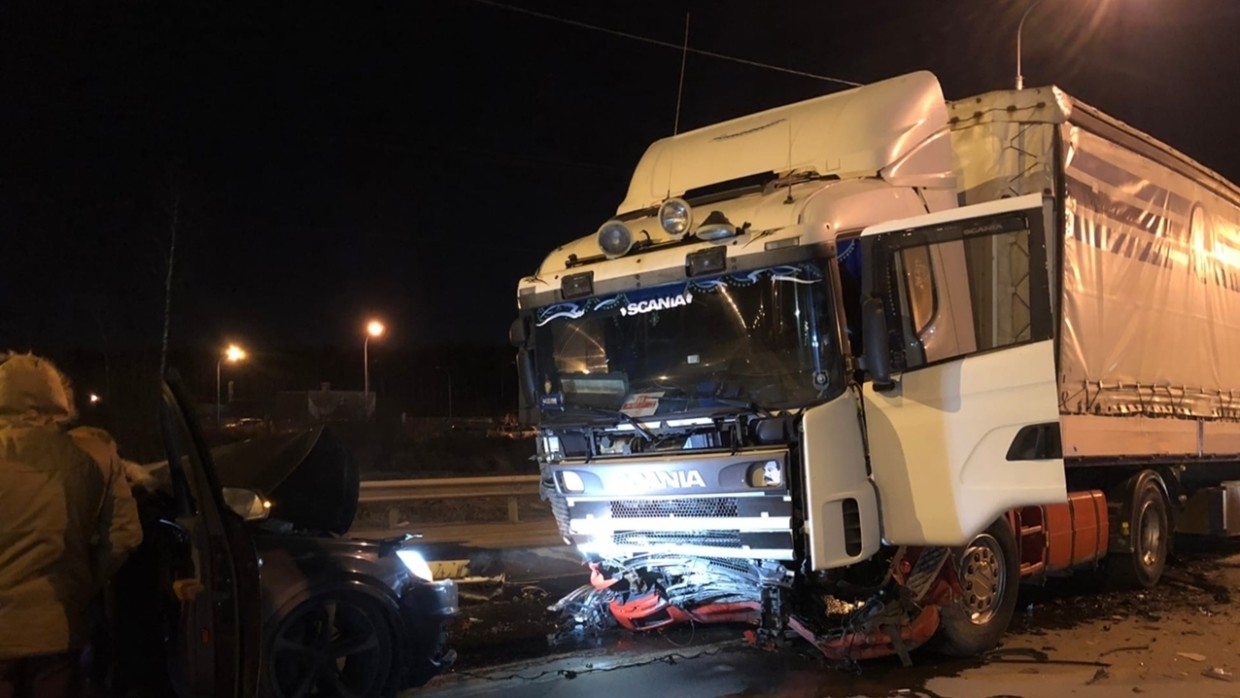 дтп 3 фуры. фура авария м1 зима ночь.