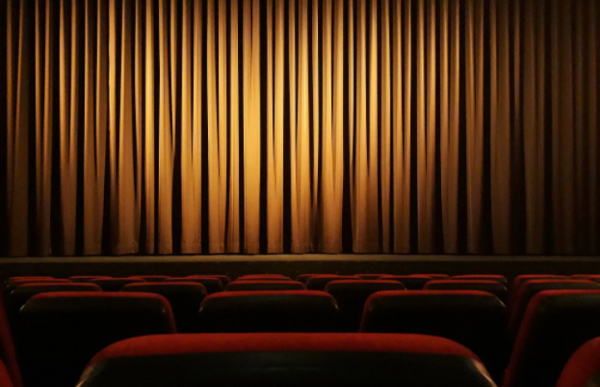 Российские кинотеатры закрываются или сокращают часы работы