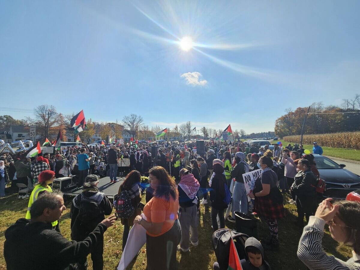   Участники акции протеста неподалеку от дома президента США Джо Байдена в штате Делавэр© Фото : Party for Socialism and Liberation