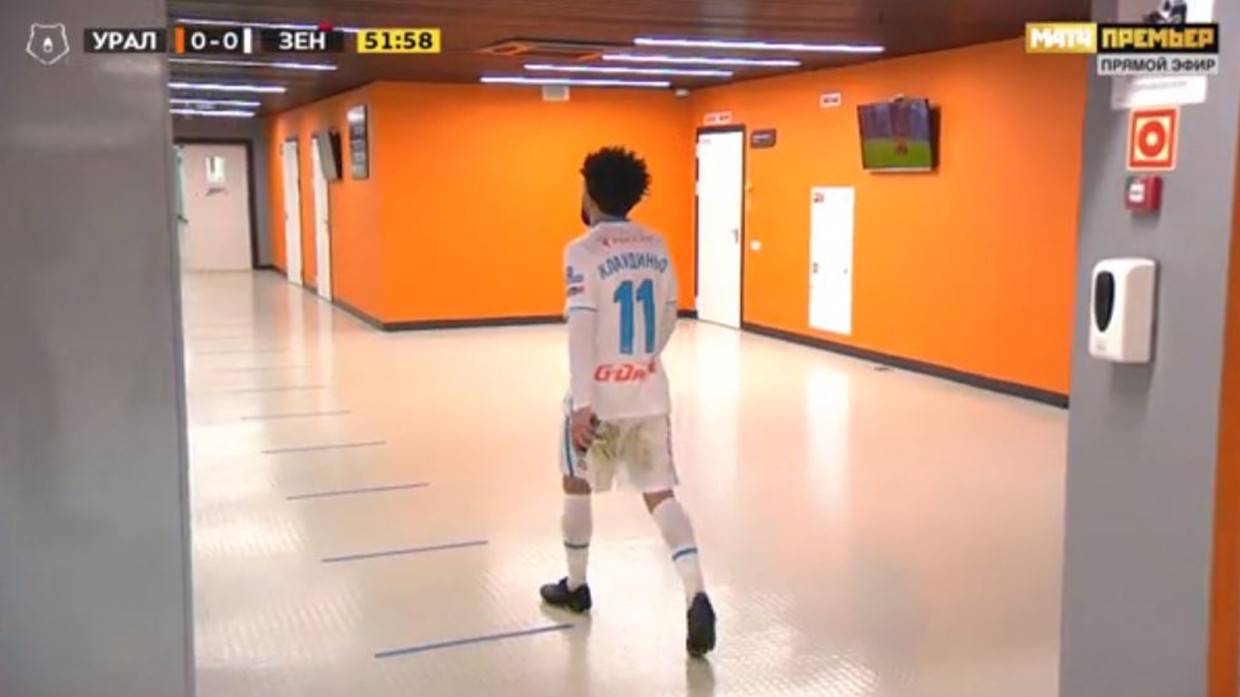 «Зенит» вдесятером сыграл вничью с «Уралом» в матче РПЛ «Зенит» вдесятером сыграл вничью с «Уралом» в матче РПЛ Спорт