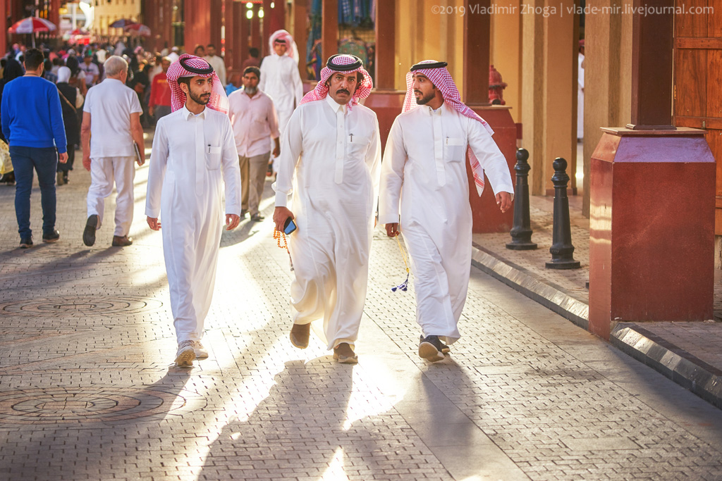 Во что одеты арабские шейхи? носят, платок, одежда, время, арабы, белые, надевают, чтобы, халат, может, способ, арабский, вместо, шнурок, араба, платки, когда, халаты, можно, именно