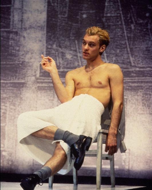 Ностальгическая подборка фото знаменитостей из 90-х 