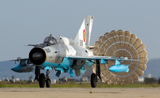Проектированием, постройкой, испытаниями и доводкой МиГ-21 руководил А. Г. Брунов, вначале имея статус заместителя главного конструктора.