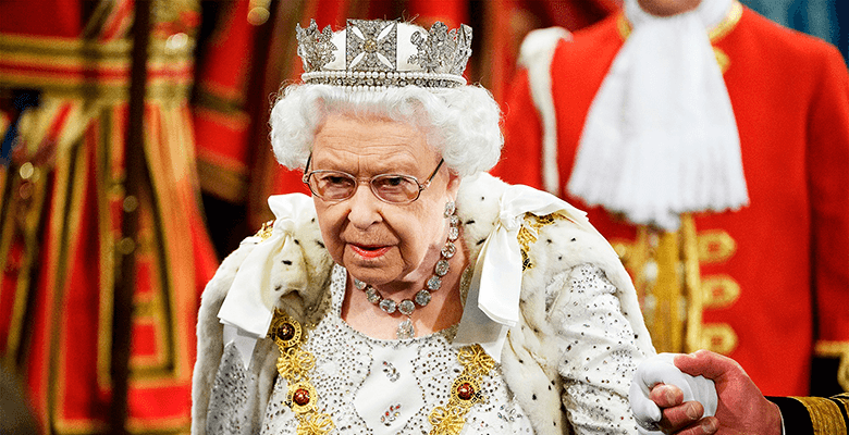 Елизавета II сменила корону на тиару