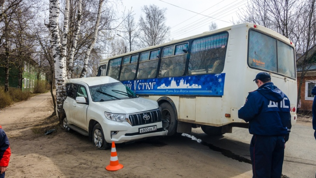 Автобусы великий устюг. Криминал Великий Устюг. Автобусы в Великом Устюге.