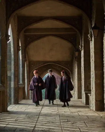 Появились новые официальные фото из предстоящего сериала 