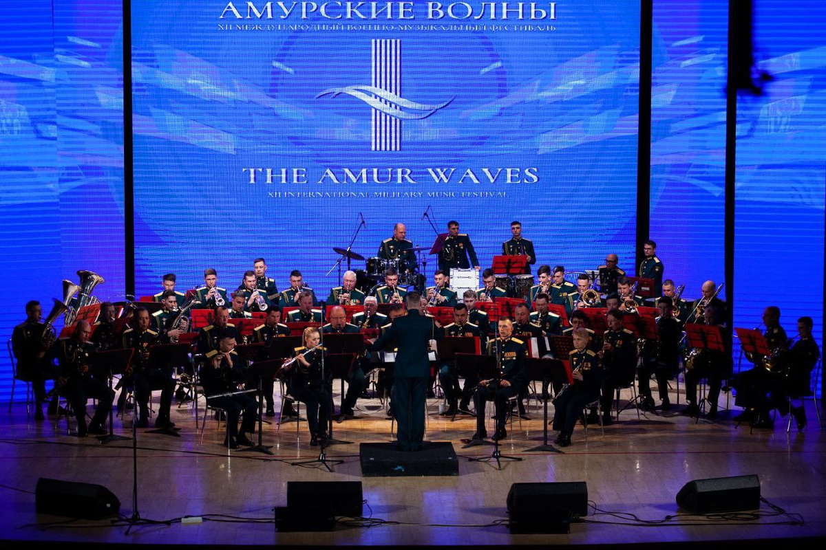 Военный оркестр штаба ВВО выступил с  сольным концертом в Комсомольске-на-Амуре