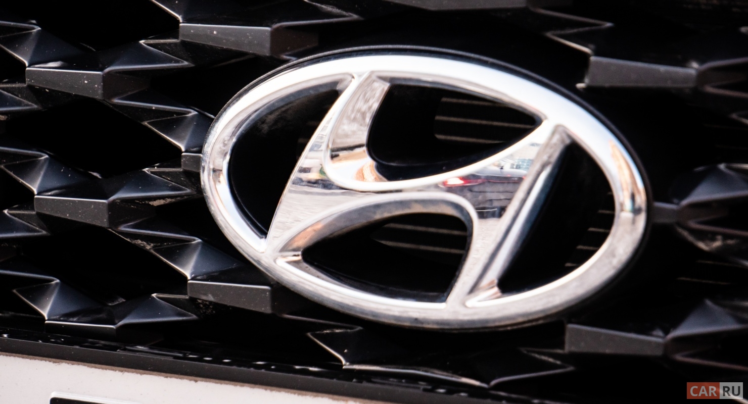 В России продают Hyundai Santa Fe 2024 модельного года за 6.8 млн рублей