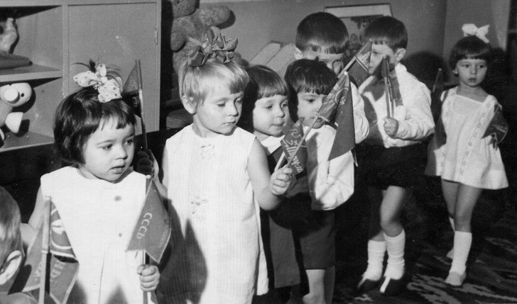 Жутко прекрасные: какими на самом деле были детские сады в СССР — воспоминания очевидцев рублей, детей, ребенка, помню, государство, детский, воспитателей, детского, детские, совсем, всего, дошкольного, месяц, программа, группы, воспитатели, ребенок, распорядок, детских, горожан