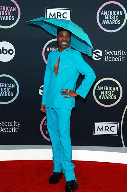 Dress Code. В Лос-Анджелесе прошла премия American Music Awards. Среди гостей — Дженнифер Лопес, Måneskin, Билли Портер Красная дорожка