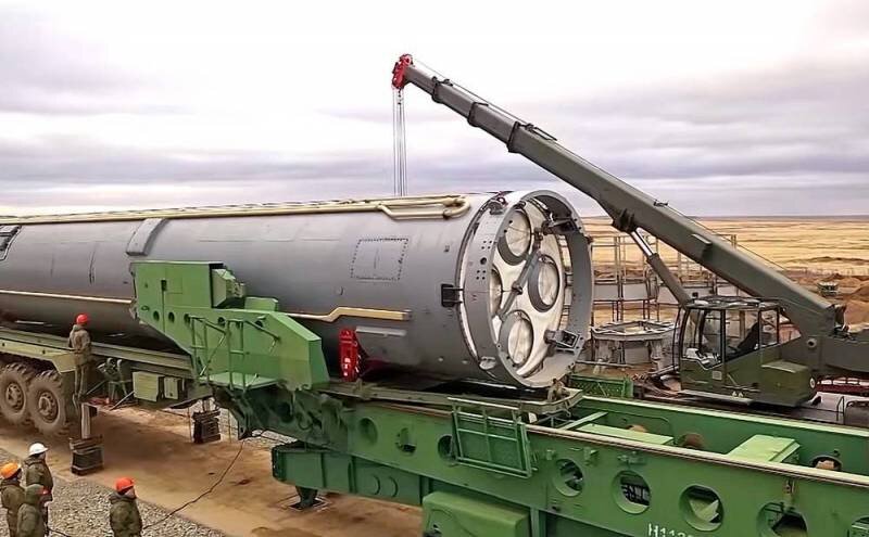 Принятие Россией на вооружение и успешное пребывание на боевом дежурстве новейшей межконтинентальной баллистической ракеты (МБР) РС-28 «Сармат» или УР-100Н УТТХ дает возможность РВСН в любой момент...