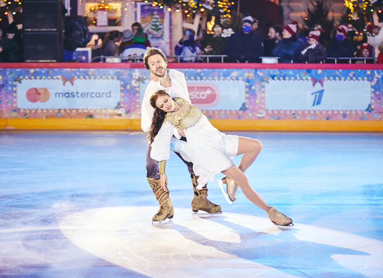 Татьяна Навка, Дмитрий Песков, Филипп Киркоров и другие гости открытия ГУМ-Катка Татьяна Навка, Дмитрий Песков, Филипп Киркоров и другие гости открытия ГУМ-Катка Звезды,Красная дорожка