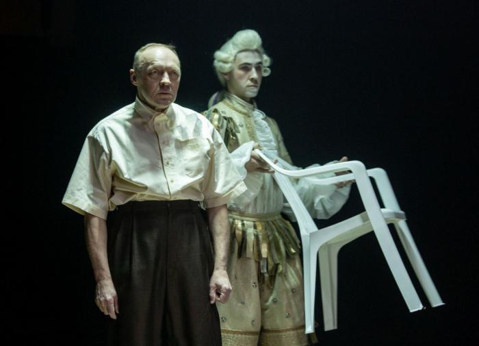 На сцене Театра Моссовета поставили экспериментальный спектакль по пьесе Мольера