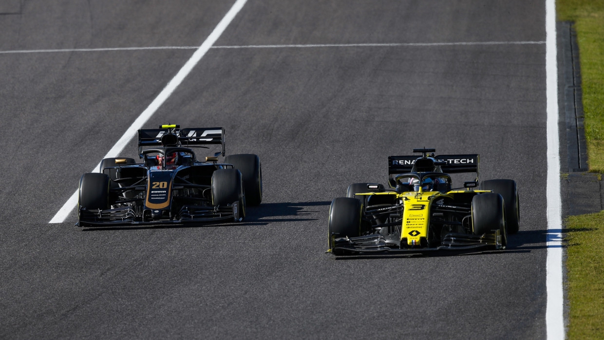 Scuderia ferrari f1. Трасса джидда формула 1. F1 silverstone 2023. Болиды формулы 1 феррари 2004. Formula 1 гонка.