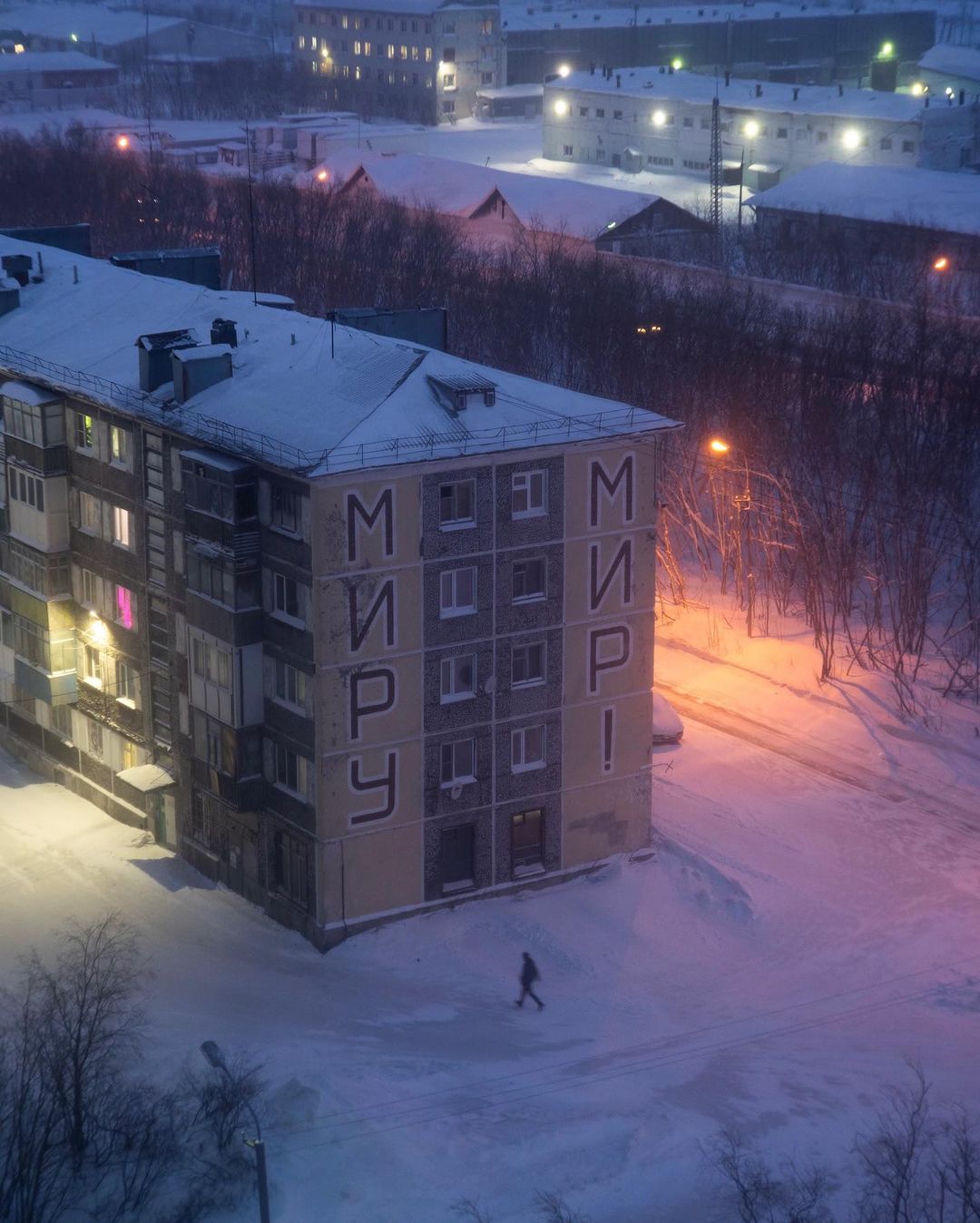 Атмосферные снимки, сделанные в городах постсоветского пространства Арсений, Котов, супрематические, постройки, гдето, степи, уютные, дворики, выглядящие, высоты, тоскливые, такие, родные, «человейники», Своими, работами, делится, Instagram, более, подписчиков