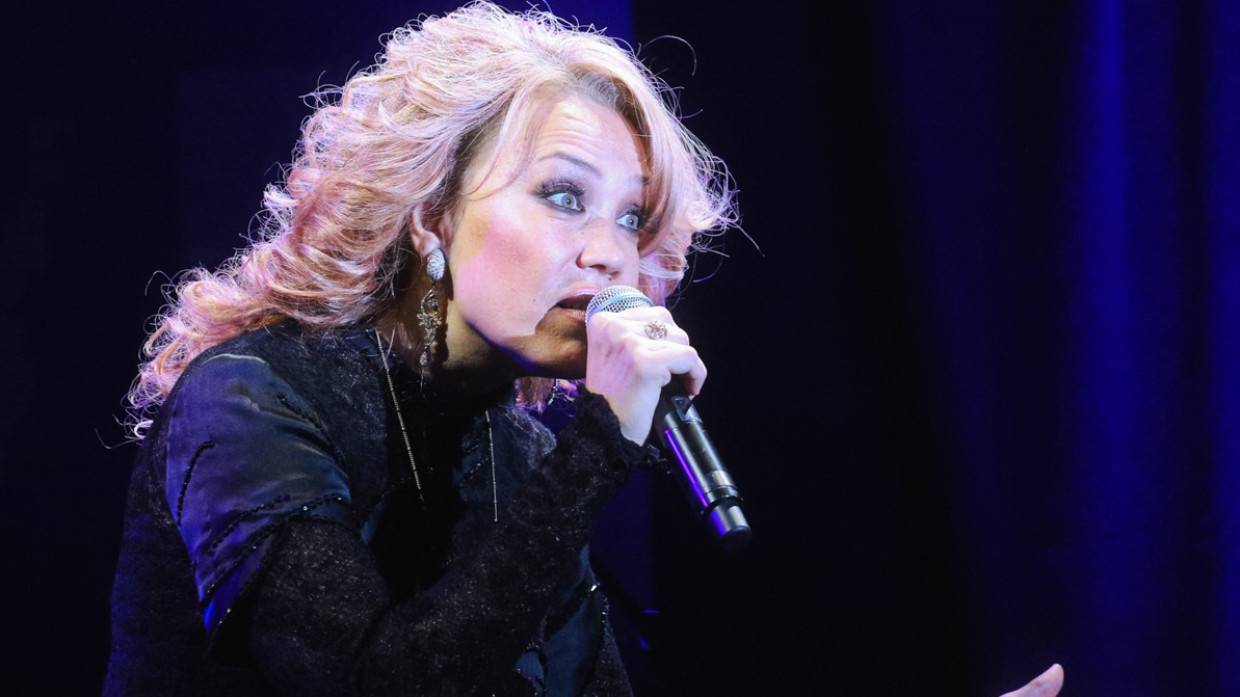 Певица Азиза бросила своего итальянского мужа незадолго до венчания