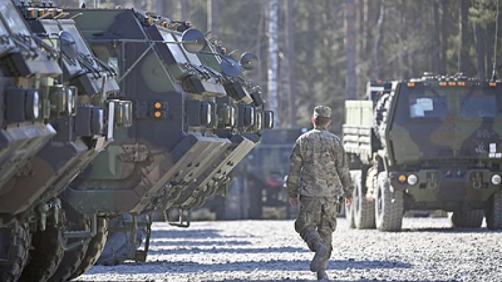 НАТО готовит план участия в нескольких конфликтах одновременно – Bloomberg