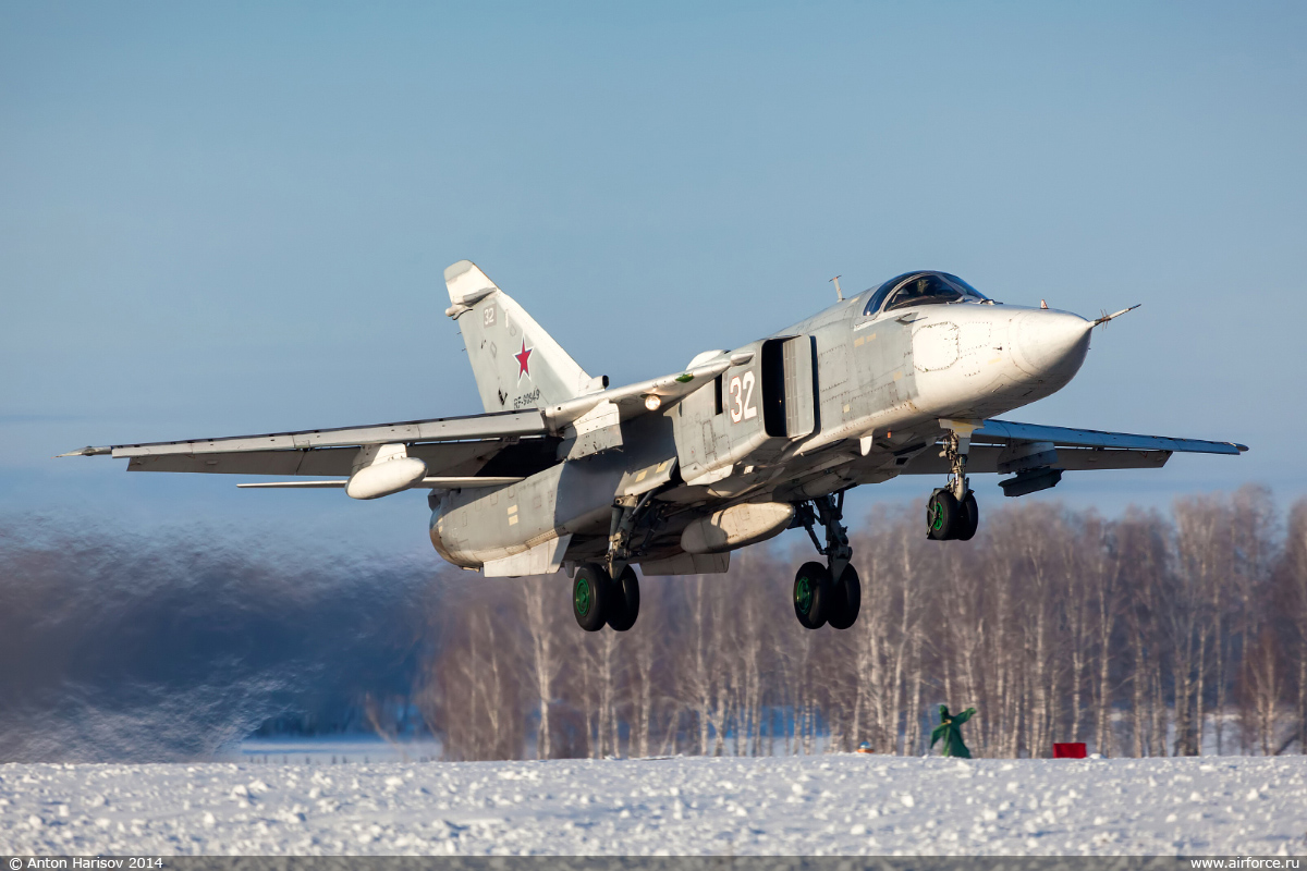 Фронтовой бомбардировщик. Су24 самолет. Су-24мр. Су-24 Штурмовик. Самолет "Су-24мр".