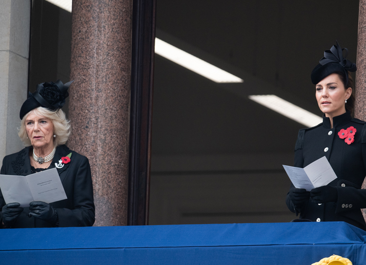 Королева Елизавета II, Кейт Миддлтон, принц Уильям и другие на поминальной службе у Кенотафа Королева Елизавета II, Кейт Миддлтон, принц Уильям и другие на поминальной службе у Кенотафа Монархи,Британские монархи