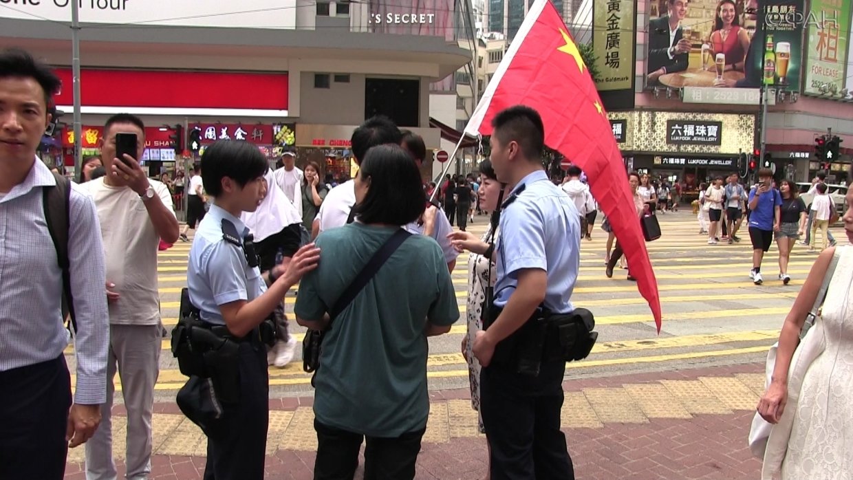 Украинцы в китае. Полиция Гонконга КНР. Украинцы в Гонконге.