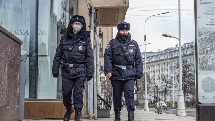 "Я профессор. Прибыл сюда помочь России": В Москве задержан вьетнамский псевдодоктор с "лекарством" от COVID-19