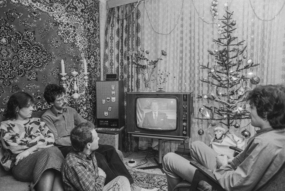 Как встречали Новый год в СССР Новый, считалось, нужно, всего, несколько, стола, новогоднего, мандарины, новогодний, принято, вроде, время, сейчас, можно, очереди, обычно, ктото, праздновали, Нового, тогда