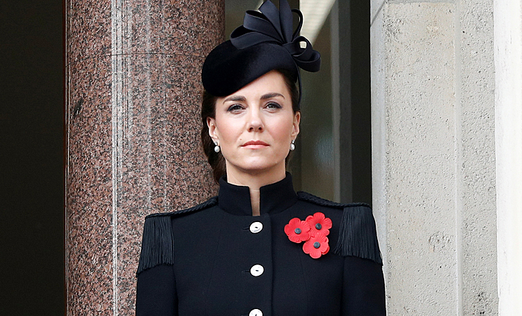 Королева Елизавета II, Кейт Миддлтон, принц Уильям и другие на поминальной службе у Кенотафа