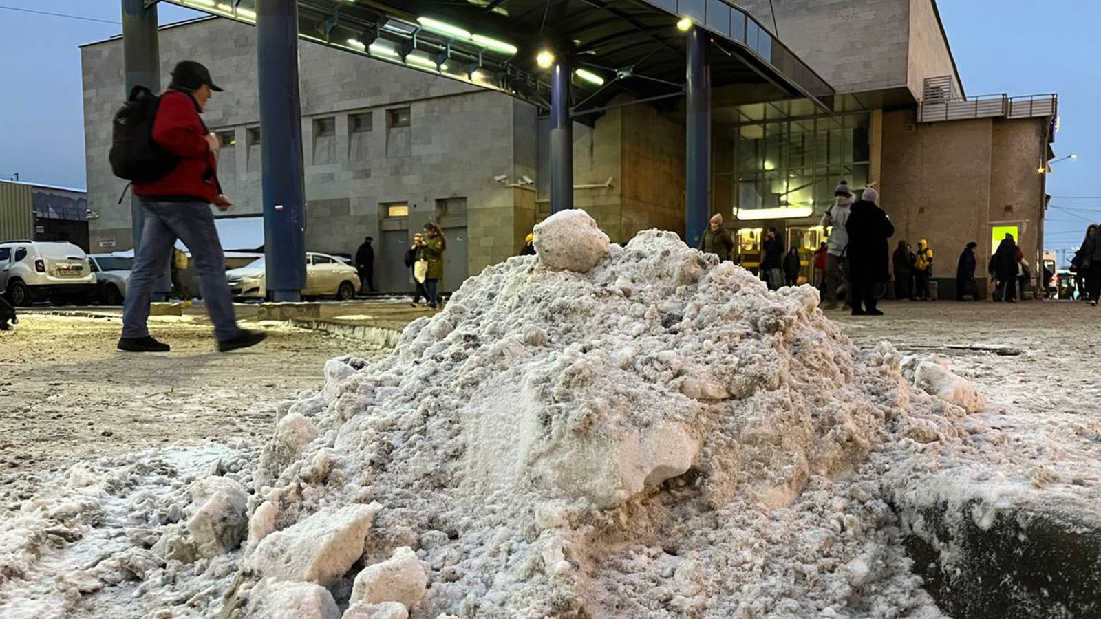 Шансы есть: властям Петербурга предложили два способа решить проблему со снегом