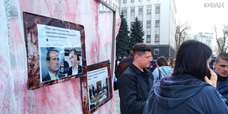 Украинские наци снова напугали Зеленского в собственном офисе