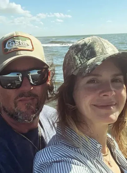 Лана Дель Рей поделилась редкими фото с мужем Джереми, Дюфрен, аллигаторов, мужем, укротителем, Дюфреном, свадьбы, показала, певица, Дюфрена, стало, особняке, Луизиане, полной, снимками, поклонников, живёт, неожиданностьюДжереми, РейСейчас, поделилось