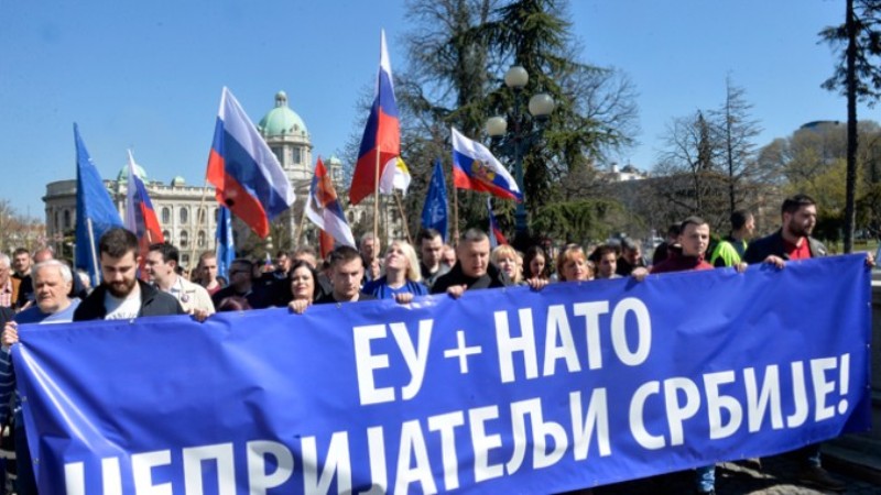 Абсолютное большинство граждан Сербии не поддерживает введение антироссийских санкций, выступает против вступления в НАТО...