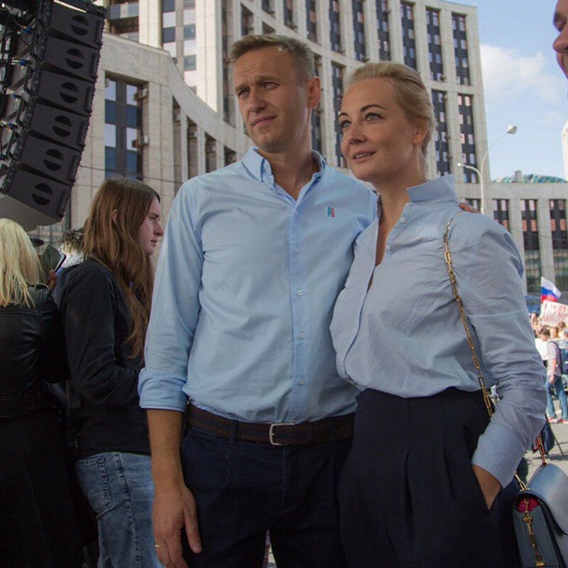 Пуховик - 56 000, сумка - 100 000. К нам летит Юлия Навальная Навальный,общество,россияне