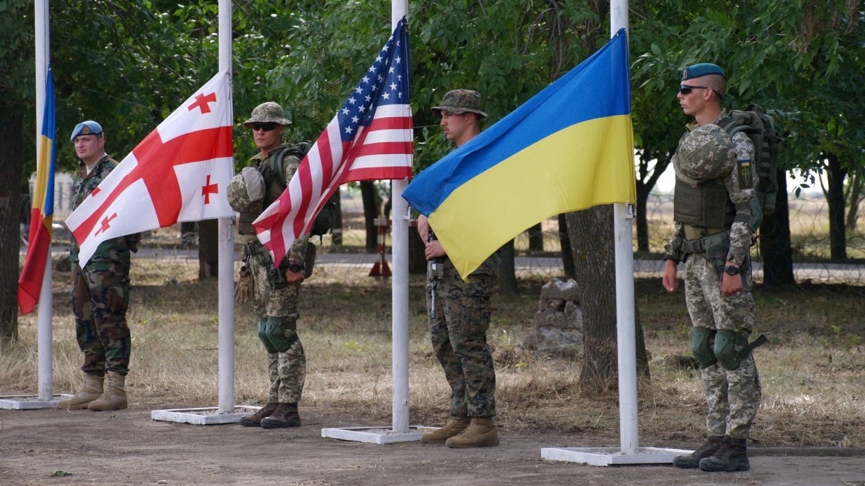 США «накачивают» Украину для войны