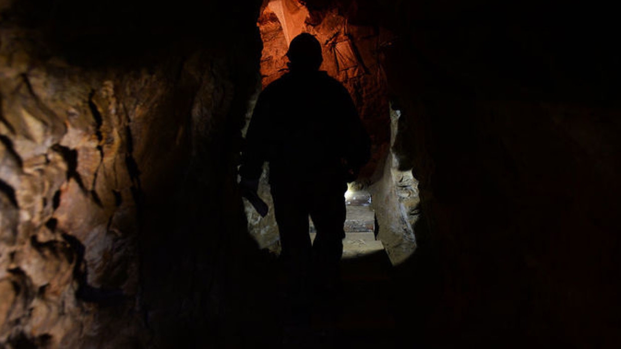 Около 40 канадцев застряли в шахте из-за поломки подъемного механизма Происшествия