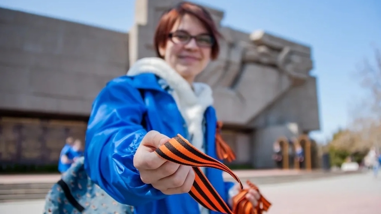 Севастопольские волонтеры рассказали, как правильно носить георгиевскую ленточку