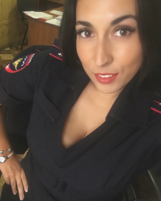 Форма им к лицу: семь самых очаровательных девушек в погонах Форма им к лицу: семь самых очаровательных девушек в погонах