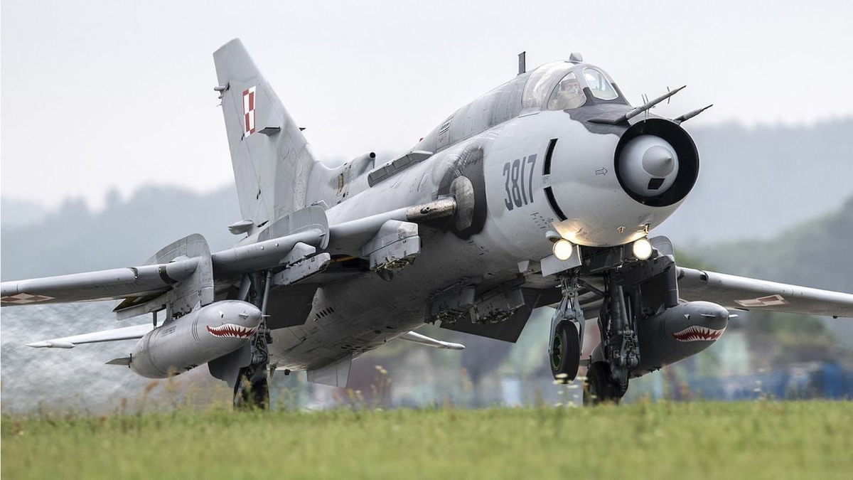 Один из польских Су-22М4. Их очень любят снимать местные фотографы.