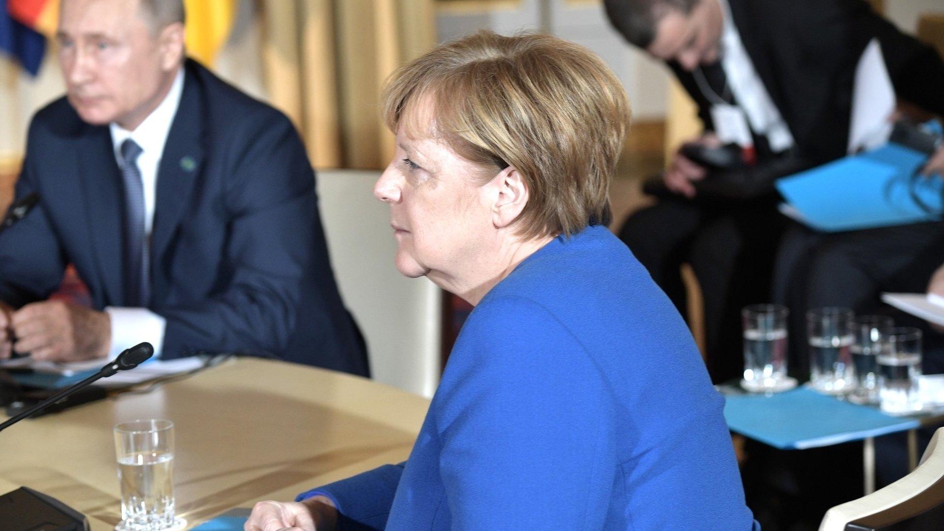 Путин и Меркель обсудили Ливию, Сирию и обмен заключенными между Украиной и Донбассом